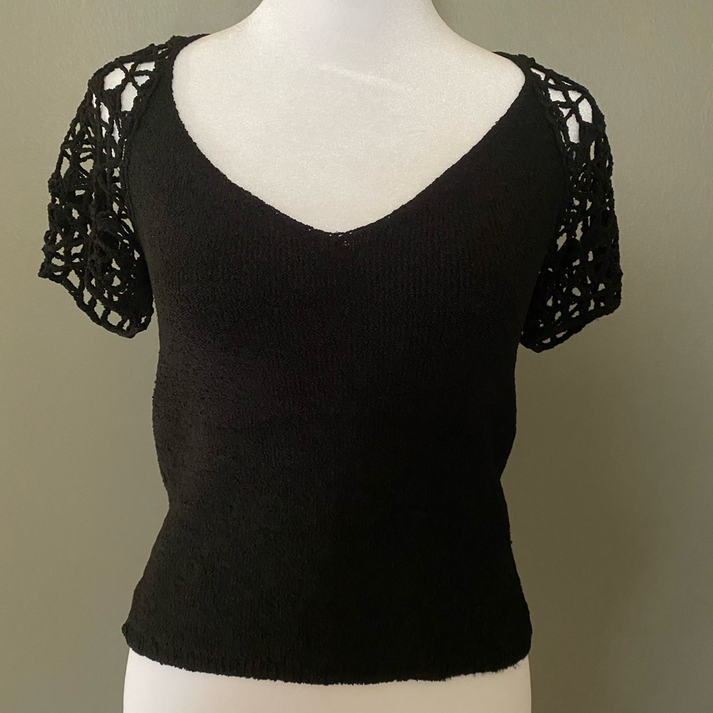 Lianne Barnes black stretchy knit sweater with crochet short sleeves - Size M